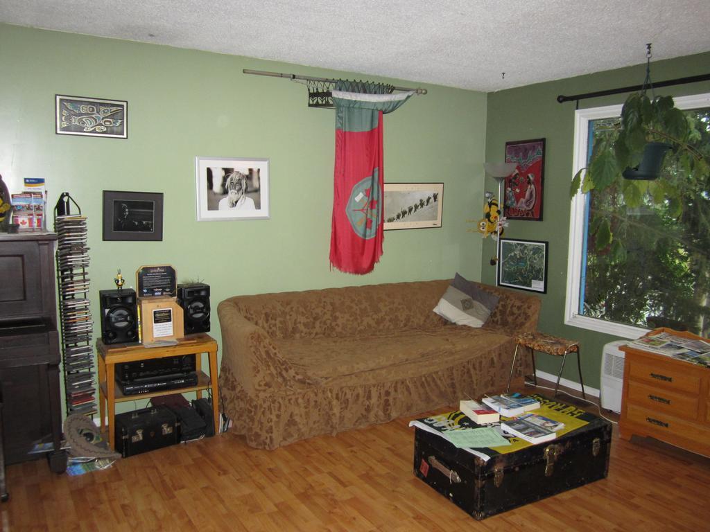Beez Kneez Bakpakers Pansiyon Whitehorse Dış mekan fotoğraf