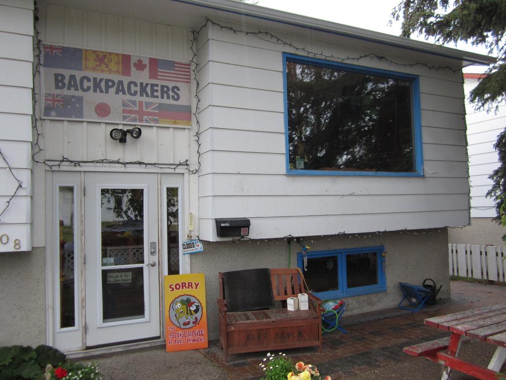 Beez Kneez Bakpakers Pansiyon Whitehorse Dış mekan fotoğraf